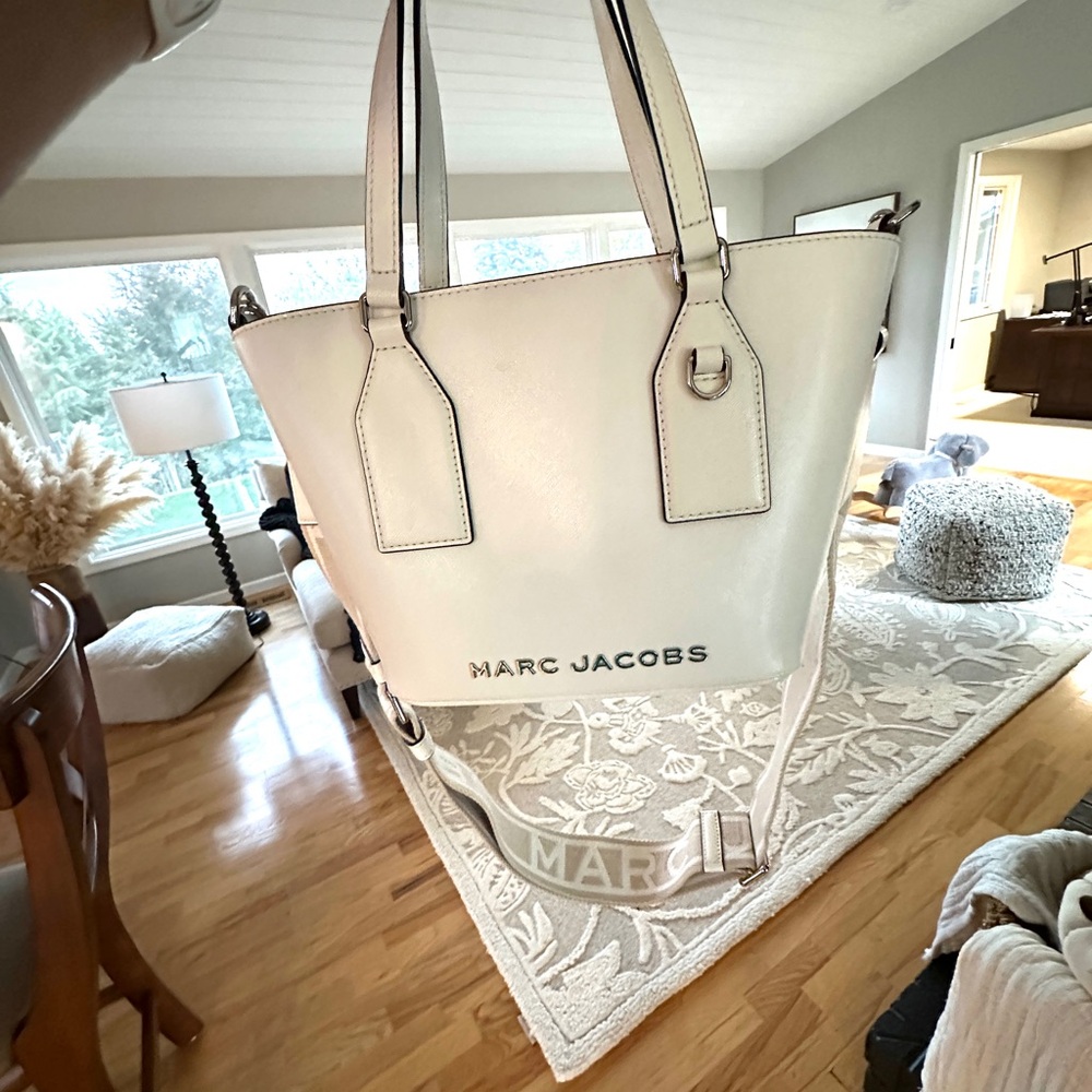 Marc Jacobs Leather Tote Handbag Purse - NEW with Tags + Receipt 🤍 - Picture 3 of 7